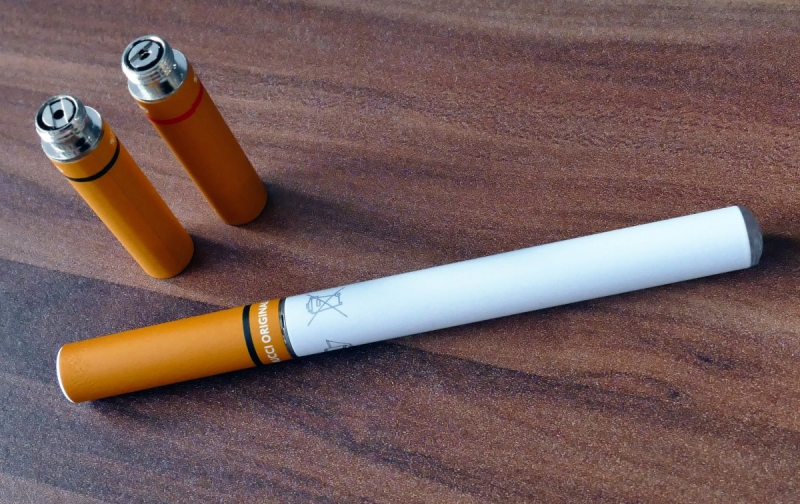 e-cigarette-GONFARON-min_electronic_cigarette_e_cigarette_nicotine_vapor_vaporizer_smoke_tobacco-663282
